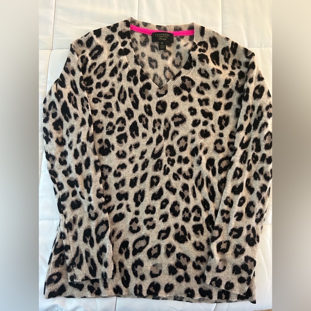 (SOLD) charter club cashmere cheetah v neck sweater xs